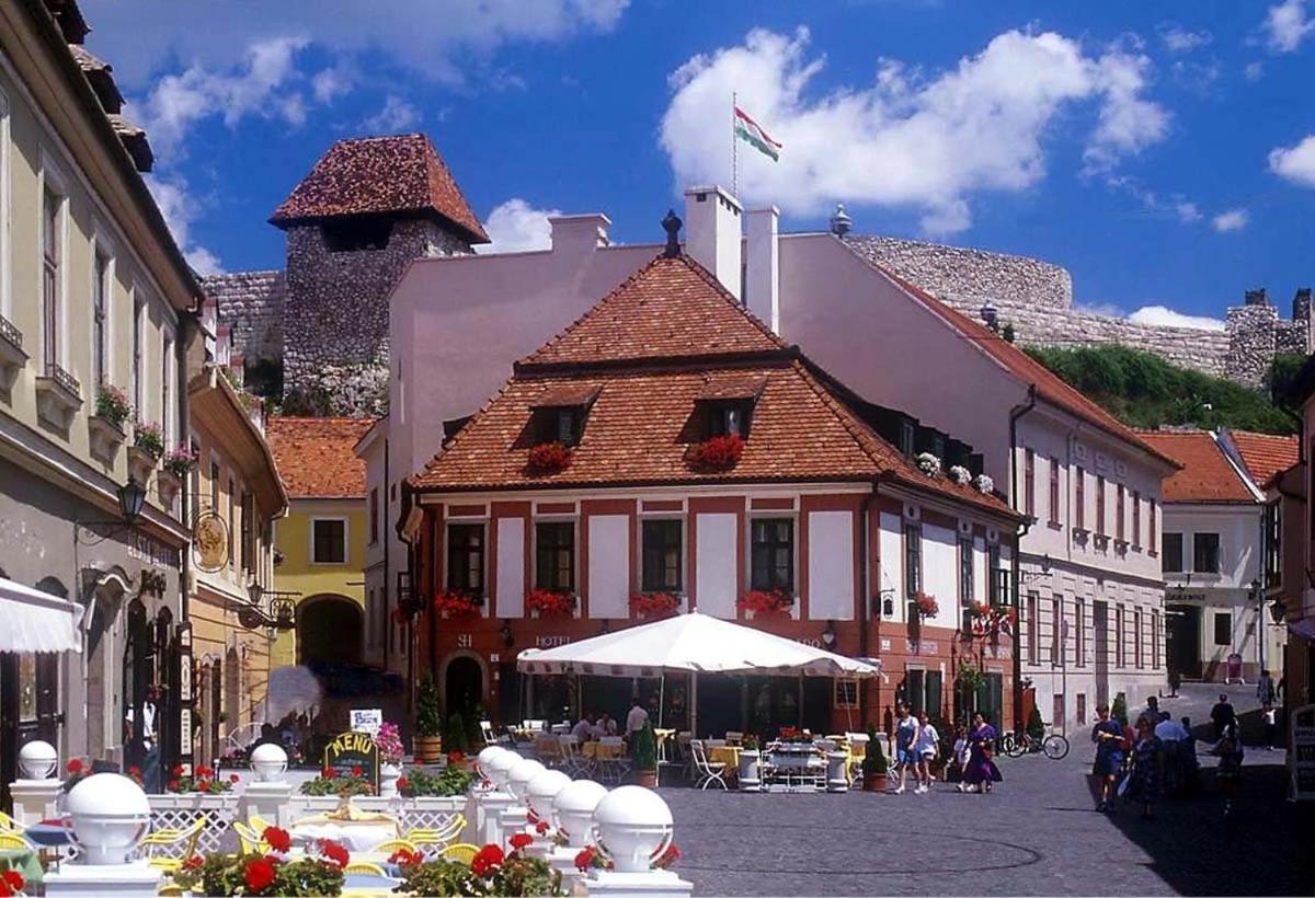 Hotel Senator Haz à Eger Extérieur photo